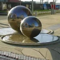 Фонтан из 2 стальных шаров (518906) ∅ 1 и ∅ 1,5 м. Братск